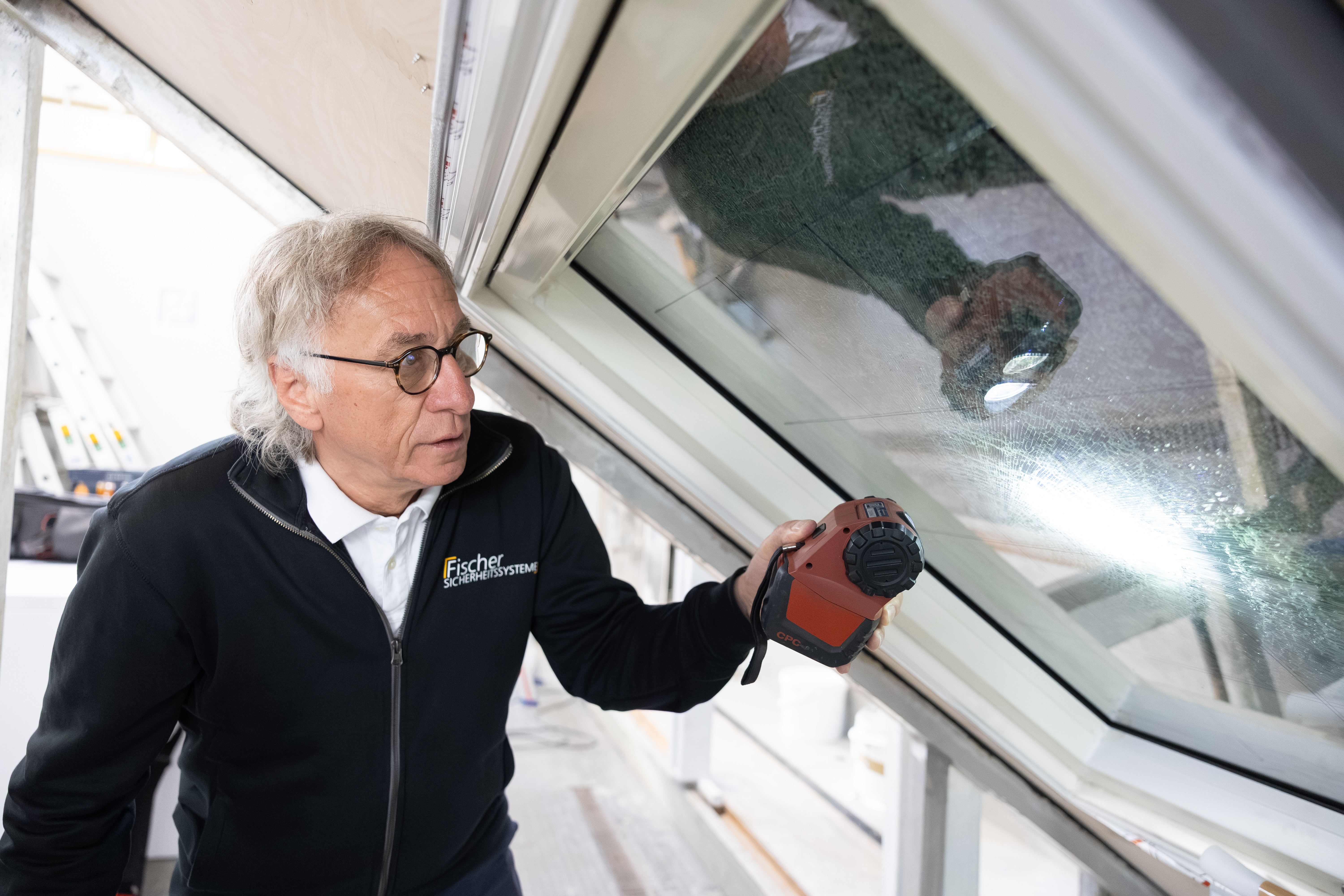 Untersuchung Glasbruch durch Hagel am Dachfenster